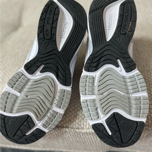 New Balance Gray and White Running Shoes 990 v6 - Picture 6 of 7